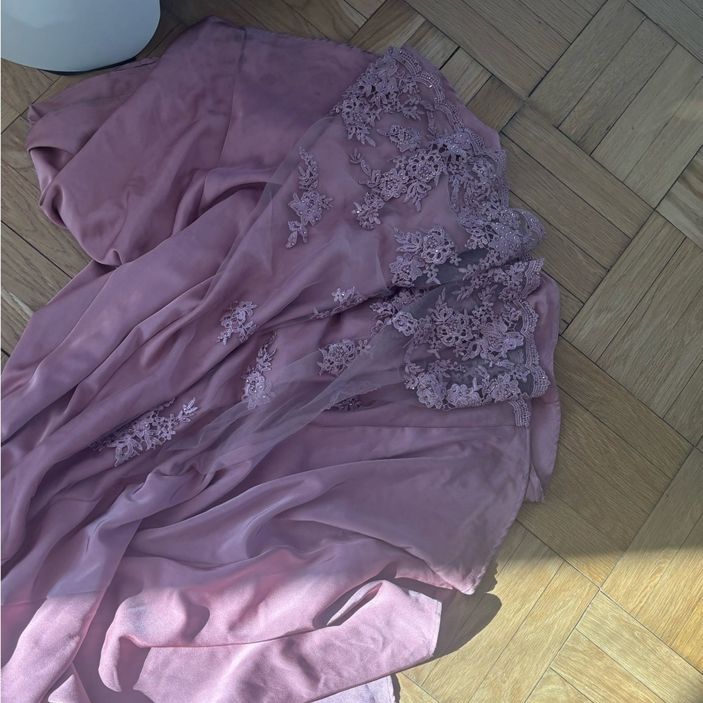 Pink embroidered gown - Picture 9 of 9